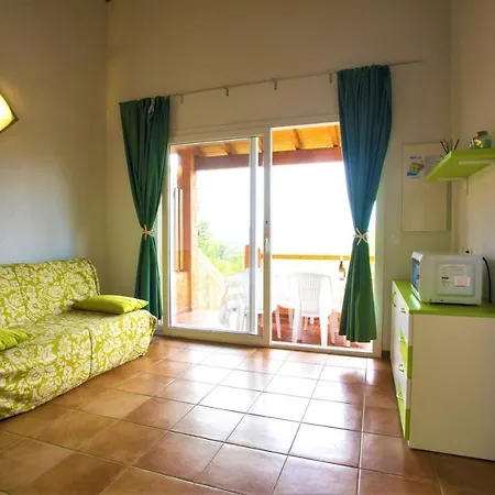 For 8 People With Air Conditioning And 2 Bathrooms, Near Porto Vecchio *