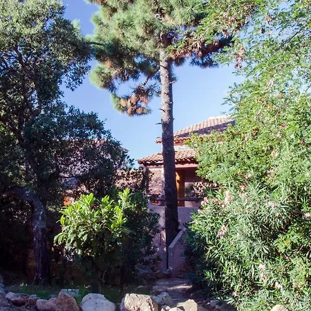 For 8 People With Air Conditioning And 2 Bathrooms, Near Porto Vecchio Zonza