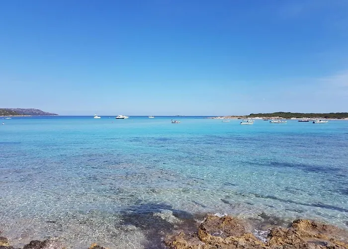 Air-conditioned Near Porto Vecchio, 500 M Sea, 8 People, Two Bathrooms Appartement